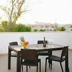 Apartman Host Wise - Wonderful Flats With Pool