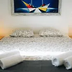 Host Wise - Wonderful Flats With Pool Apartmán *