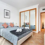 Host Wise - Wonderful Flats With Pool Apartment *
